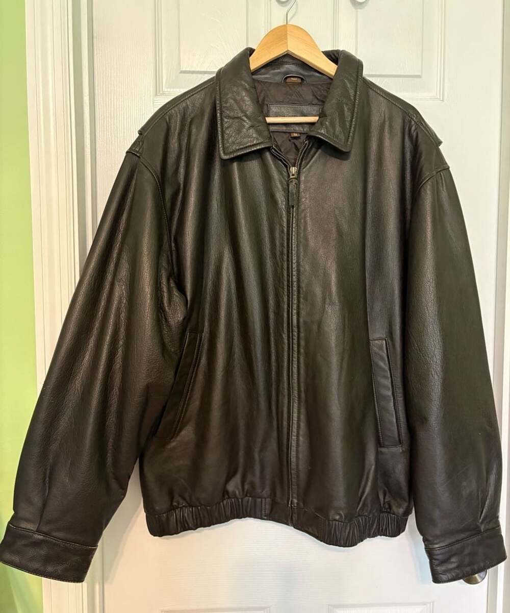 GUC Vintage St. John's Bay Brown Leather Bomber Jacket Size XL Full Zip